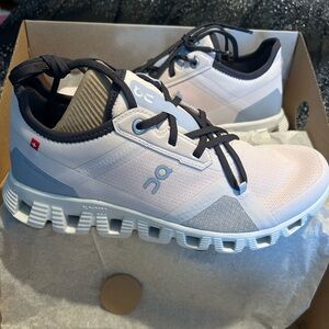 On Running Womens size 7 1/2 Discontinued color scheme